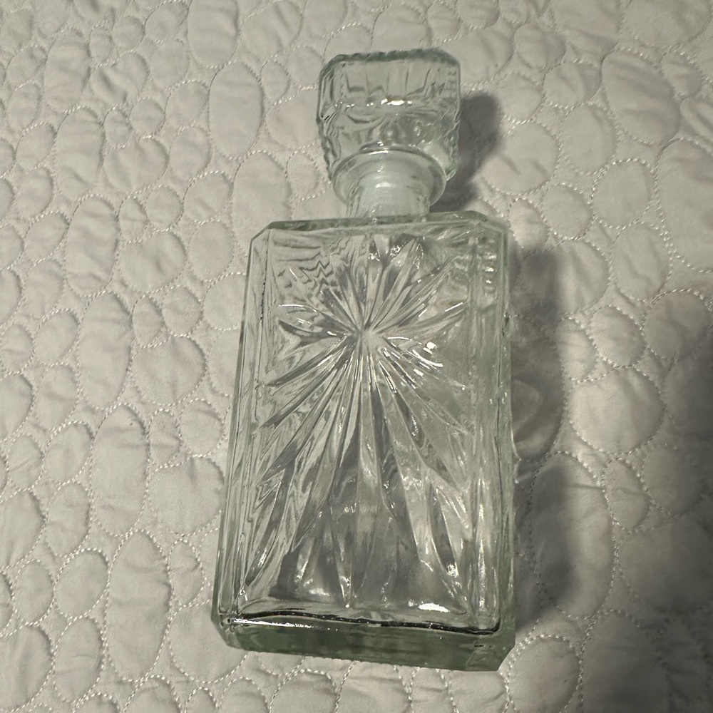 Clear Glass Cut Decanter with Stopper - Starburst Pattern